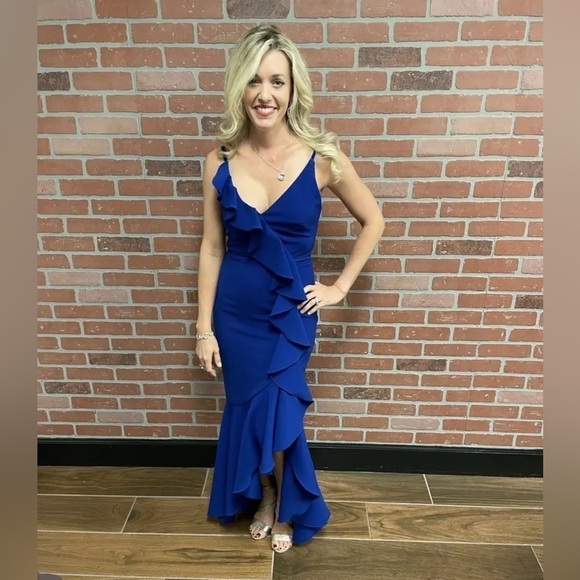 Marchesa Notte
Royal Blue Ruffle Gown size 4 - Picture 6 of 17